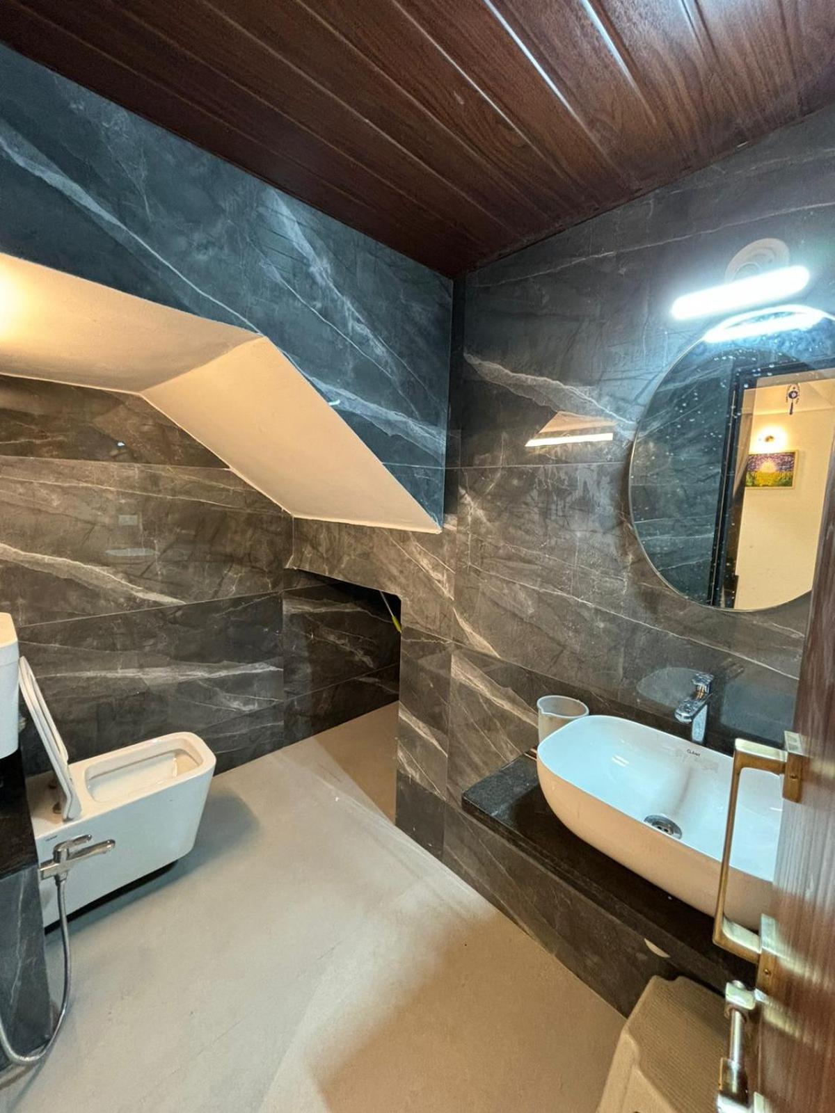 罗纳瓦拉Ll Golden Leaf Ll 3Bhk Ll Ac Ll别墅 外观 照片